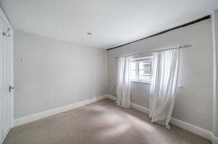 2 Bedroom Flat / Apartment - West Street, Alresford - Photo 5