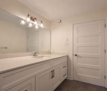 For Lease - 327 Voyageur Place, Russell, Ontario - Photo 3