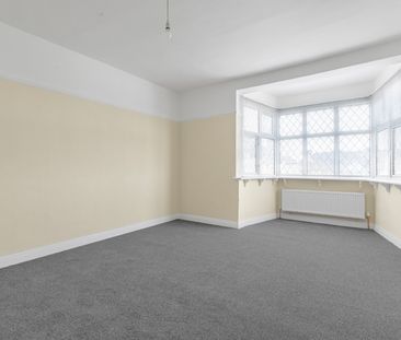 High Street, Hornchurch, RM12 - Photo 3