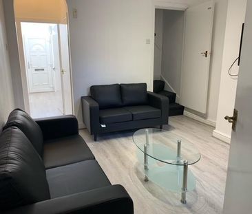 3 bedroom semi-detached house to rent - Photo 3
