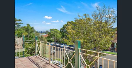 THREE BEDROOM LIFESTYLE APARTMENT - Photo 2