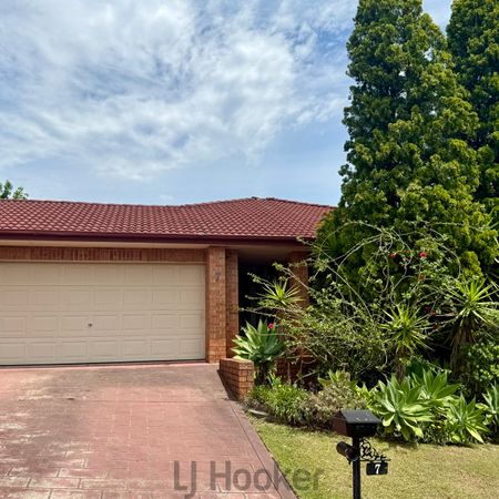 SPACIOUS FAMILY HOME - Photo 3