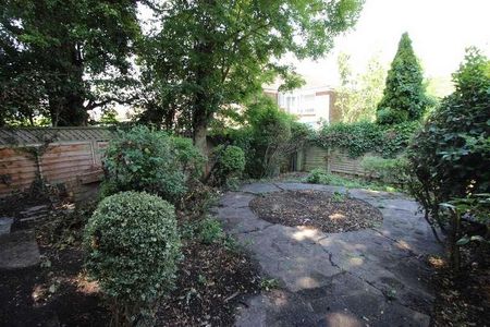 The Glade, Winchmore Hill, N21 - Photo 2