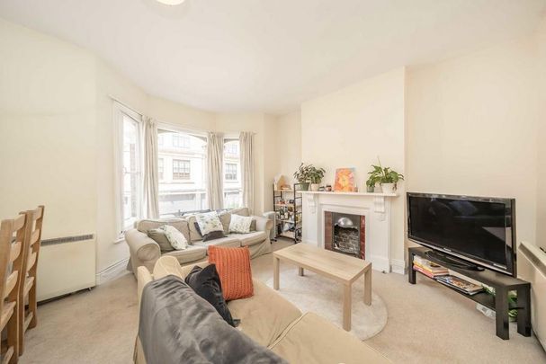 4 bedroom flat to rent - Photo 1