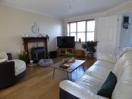 4 bedroom semi-detached house to rent - Photo 5