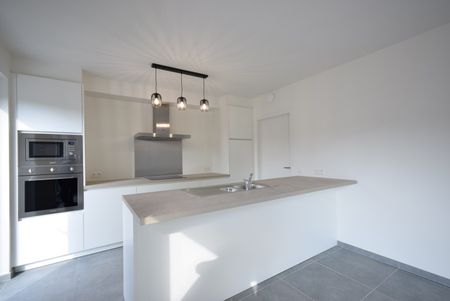 Nieuwbouwwoning te huur in Westrozebeke – Moderne halfopen bebouwing met ruime tuin en topligging - Photo 2