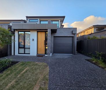 Brand New Grand Townhouse in Prime Location - Photo 5