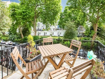 Bright split level period conversion overlooking Onslow Gardens, with wooden floors, high ceilings and private terrace, moments from the amenities of South Kensington. - Photo 4