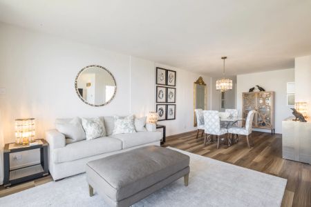 Beautifully Renovated Apartment with Iconic Sydney Views - Photo 2