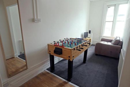 4 bedroom private hall to rent - Photo 2