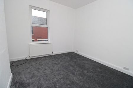 To Let 2 Bed Mid Terraced House - Photo 3