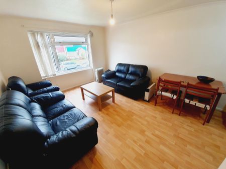 Leahurst Crescent, Birmingham - Photo 2