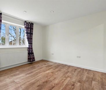 4 bedroom detached house to rent - Photo 2