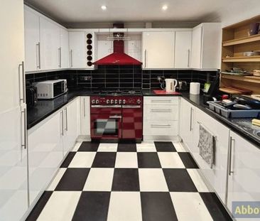 Long Riding, Basildon - Photo 5