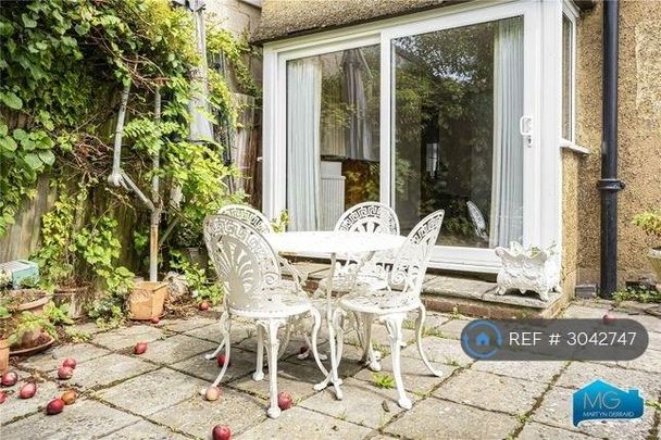3 bedroom terraced house to rent - Photo 1