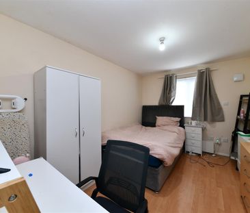 Prestatyn Close, Stevenage, SG1 - Photo 3