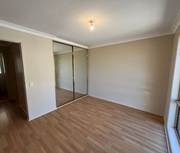 Cosy Three Bedroom Home with Generous Backyard - Photo 6