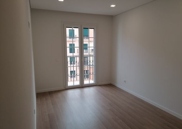 Fantástico Apartamento T2 para Arrendamento na Amadora