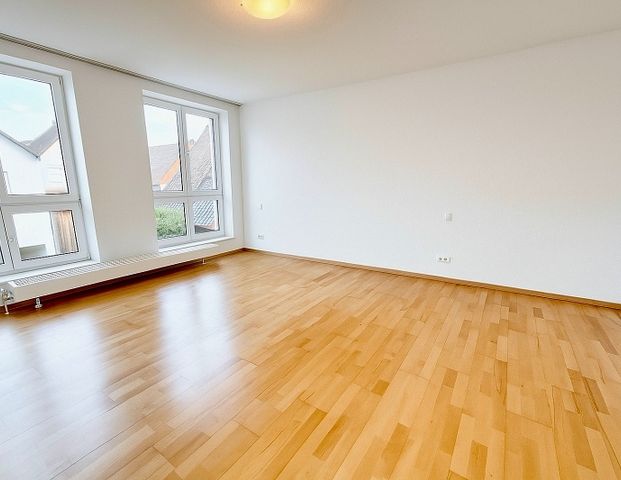 Frisch renovierte 2-Zimmer-Wohnung mit Loggia und Tiefgaragenstellplatz in Neustadt - Photo 1