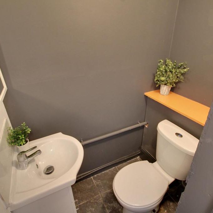1 bedroom in a house share to rent - Photo 1