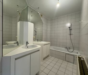 Gelijkvloers appartement met 1 slaapkamer, terras en garagebox - Photo 1