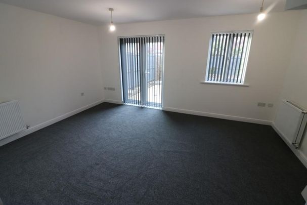 3 bedroom end of terrace house to rent - Photo 1