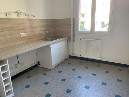 Location Appartement 3 pièces 61m² AUBENAS 07200 - Photo 3
