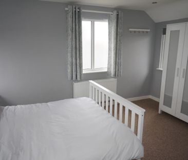 1 bedroom in a house share to rent - Photo 2