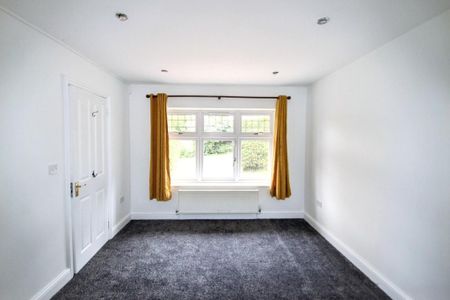 4 bedroom semi-detached house to rent - Photo 5