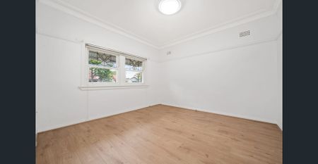 Modern & Convenient Living in the Heart of Mascot - Photo 2