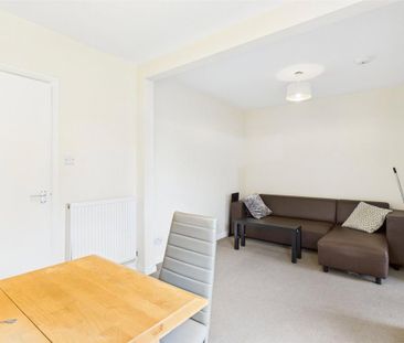 4 bedroom end of terrace house to rent - Photo 3