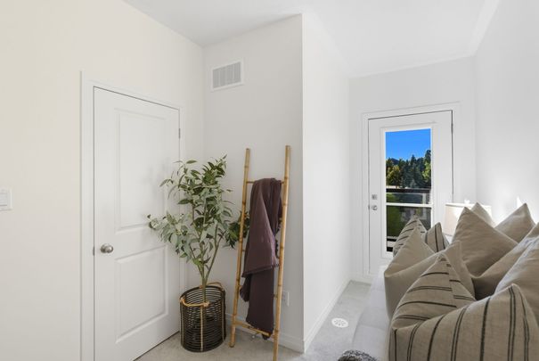 For Lease - 1507 Green Road Unit# Upper, Clarington, Ontario - Photo 1