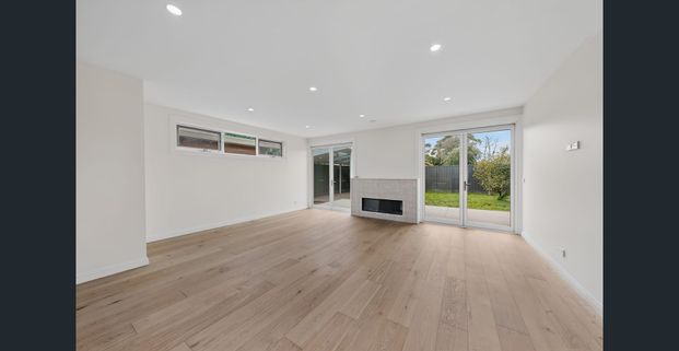 Newly renovated family comfort in the heart of Keilor - Photo 1