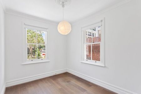 Fully Renovated 3-Bedroom Terrace with Parking – Prime Redfern Address - Photo 4