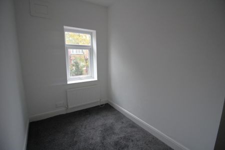 3 bedroom end of terrace house to rent - Photo 2