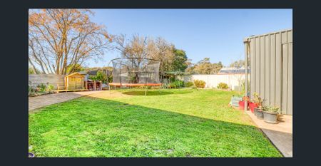 Charming weatherboard home - Photo 3