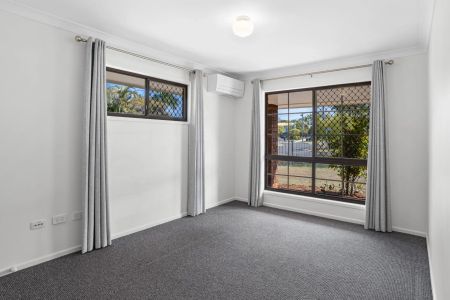 Spacious 3-Bedroom Home in Quiet Cul-de-Sac – Freshly Updated & Move-In Ready Contact Julie Sykes 0438 050 110 - Photo 3