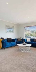 Spacious 3-bedroom home in Unsworth Heights - Photo 4