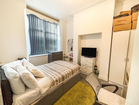 1 bedroom in a house share to rent - Photo 2