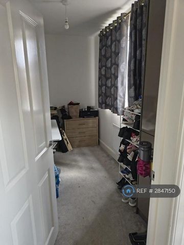 4 bedroom detached house to rent - Photo 2