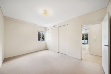 Spacious & Stylish Apartment In Convenient Location - Photo 3