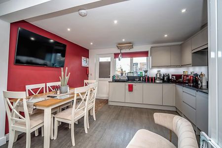 1 bedroom in a house share to rent - Photo 3