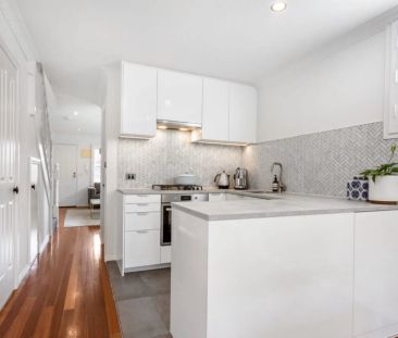 Low-Maintenance, Light-Filled Townhouse in the Heart of Richmond - Photo 6
