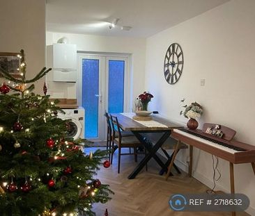 2 bedroom semi-detached house to rent - Photo 3