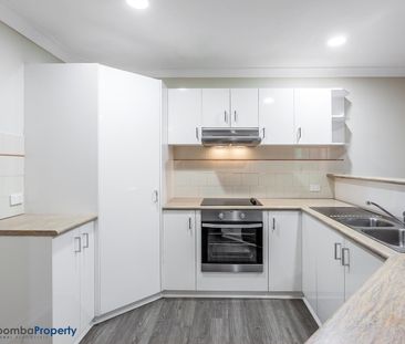 Recently renovated, this unit leaves nothing to do but simply move in! - Photo 4