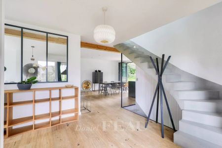 Location maison, Rueil-Malmaison, 7 pièces, 265 m², ref 86136646 - Photo 2