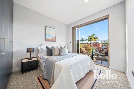 Brand-new 5 bedrooms family home in North Ryde for Rent - Photo 4