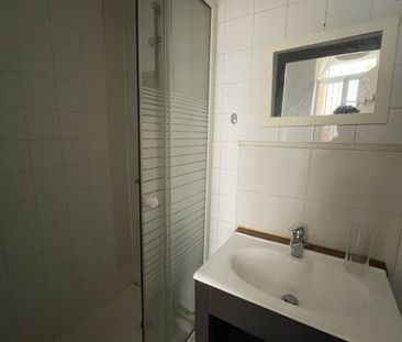 Studio - Aix-En-Provence (13100) - 15.25 m² - - Photo 3