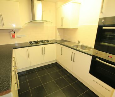 Terraced House to rent on - Photo 6