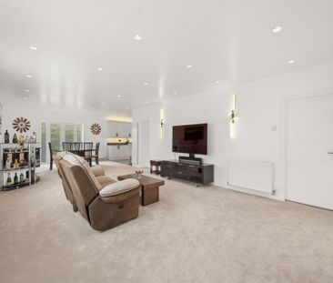3 Bedroom Detached To Let - Photo 4